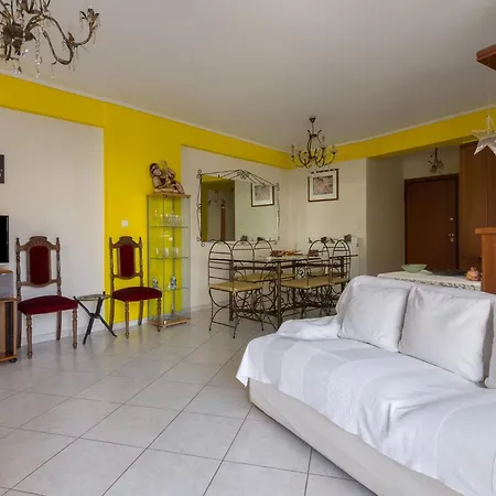 Bright 2 Bedroom In Nea Smirni